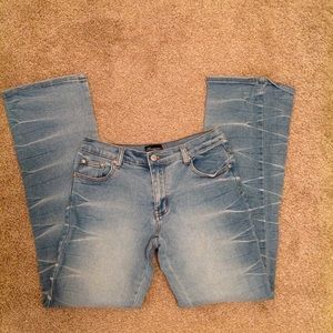 Size 7 No Boundaries juniors Stretch -Light Wash